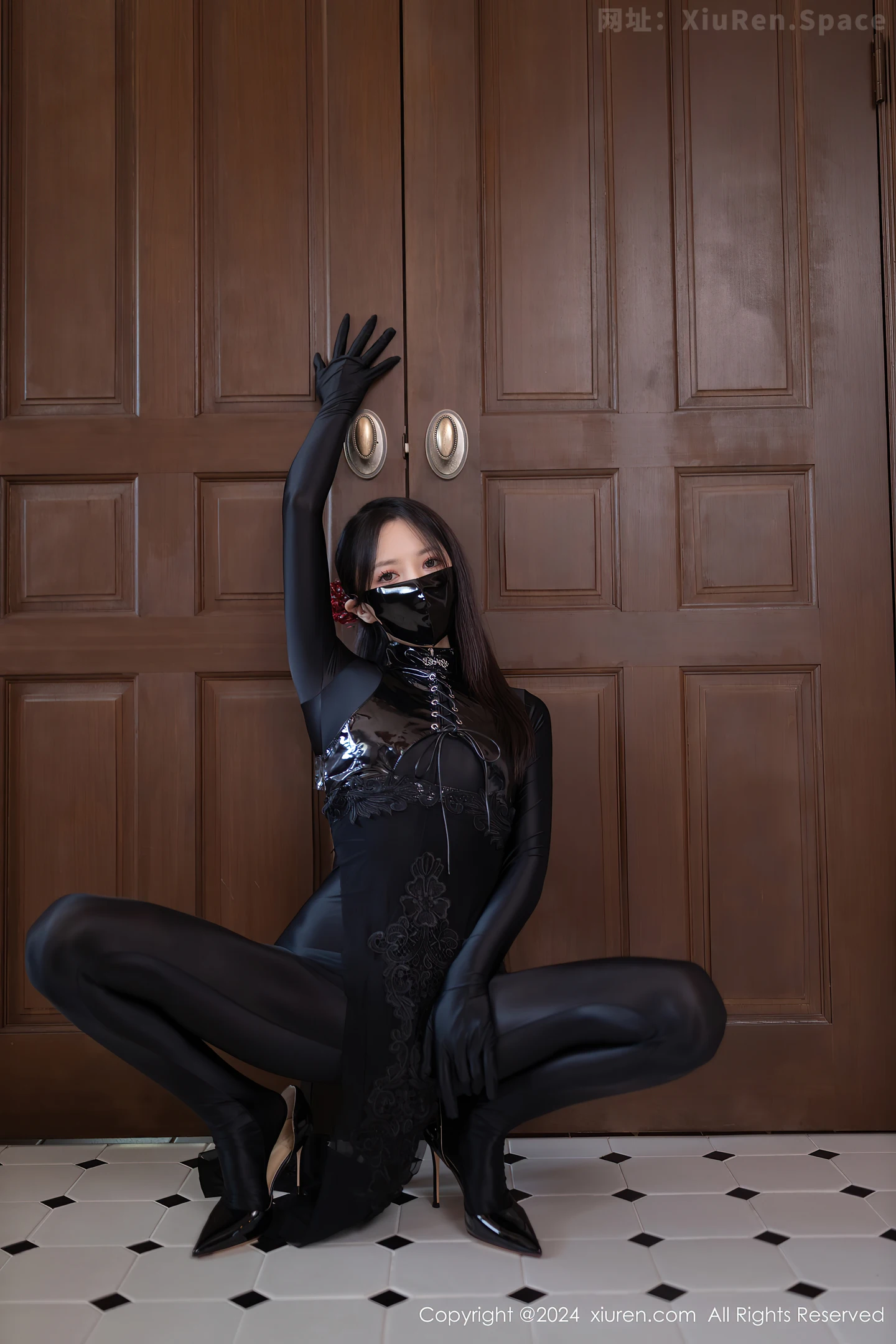 图片[5]-[XiuRen秀人网] VOL.9125 模特鱼子酱Fish私房性感黑色紧身连体衣秀曼妙身姿撩人诱惑写真80P-秀人网官方网站